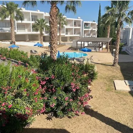 Cyprus With Pool Near *