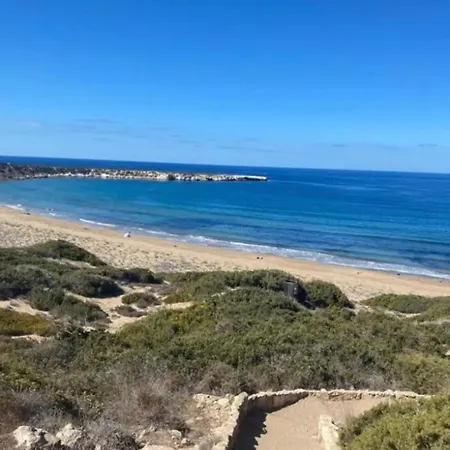 Cyprus With Pool Near 佩亚
