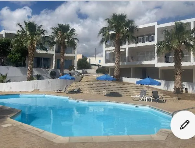 アパート Cyprus With Pool Near *