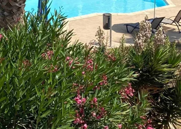 アパート Cyprus With Pool Near *